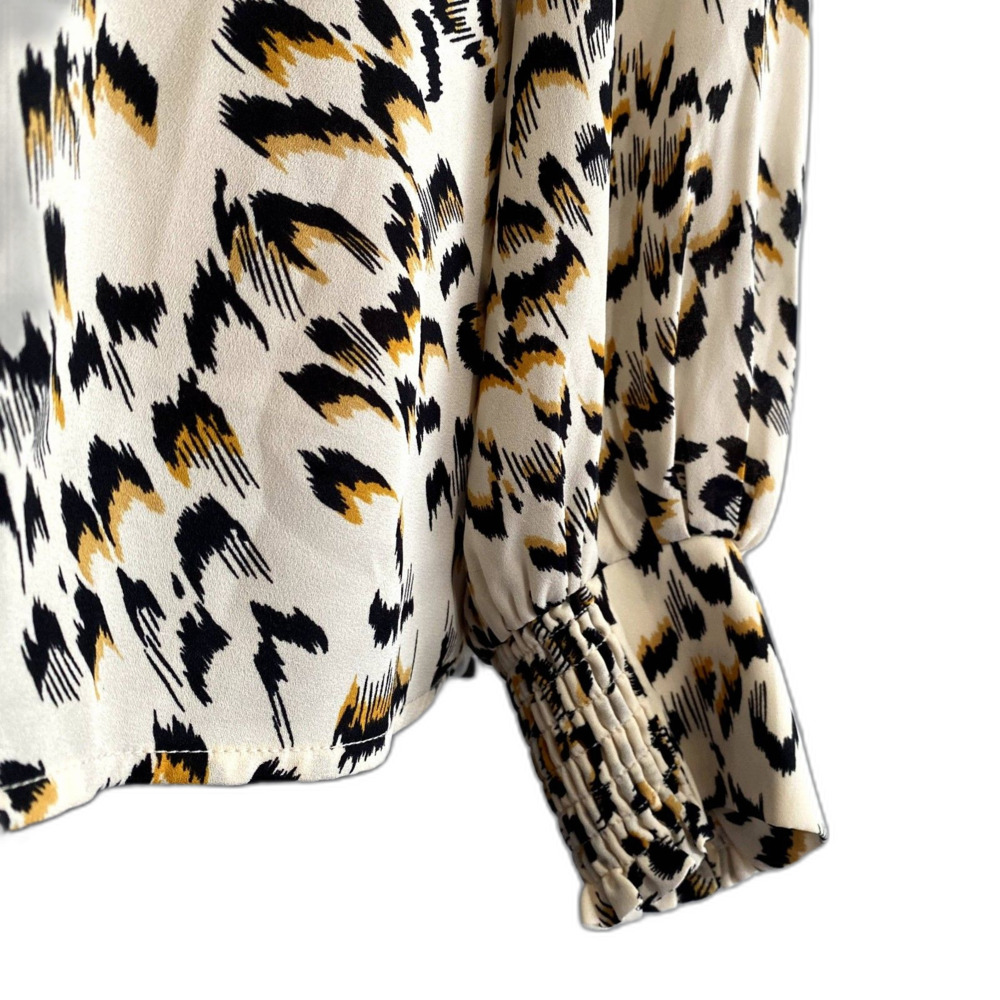 Cabi #4335 Round Trip Blouse Cream Safari Animal Print Size Large - Picture 3 of 6